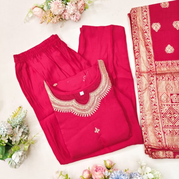 indian ethnic wear set at krisvi wardrobe
