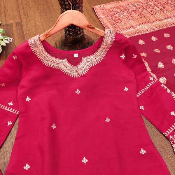 indian ethnic wear set at krisvi wardrobe