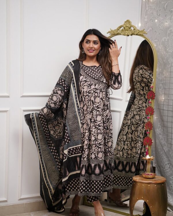 krisvi wardrobe khati work flair anarkali suit set 3 peace