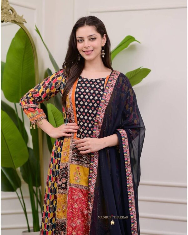 suit-set-with-dupatta-at-krisvi