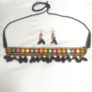 necklace set in black color