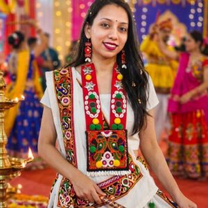 handcrafted-gujarati-jewellery-necklace-with-mirror-work